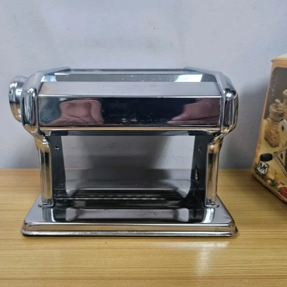 Pasta in Casa Homemade Noodle Making Machine Model 15-4150 Italy Chrome Ampia